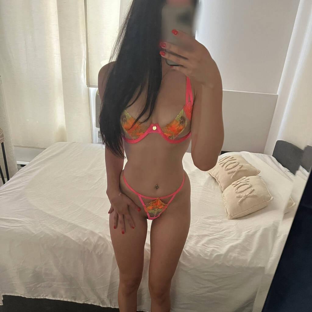 Melina is Female Escorts. | London | Ontario | Canada | escortsaffair.com 