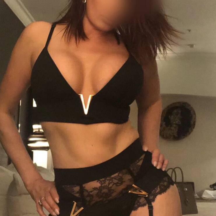 Sasha is Female Escorts. | Oakville | Ontario | Canada | escortsaffair.com 