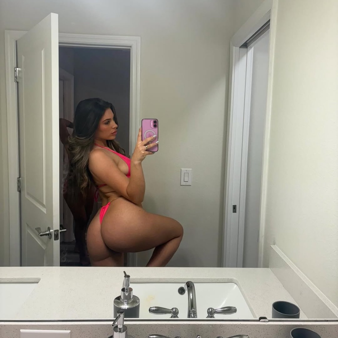 Dorrine oropeza is Female Escorts. | Quebec City | Quebec | Canada | escortsaffair.com 
