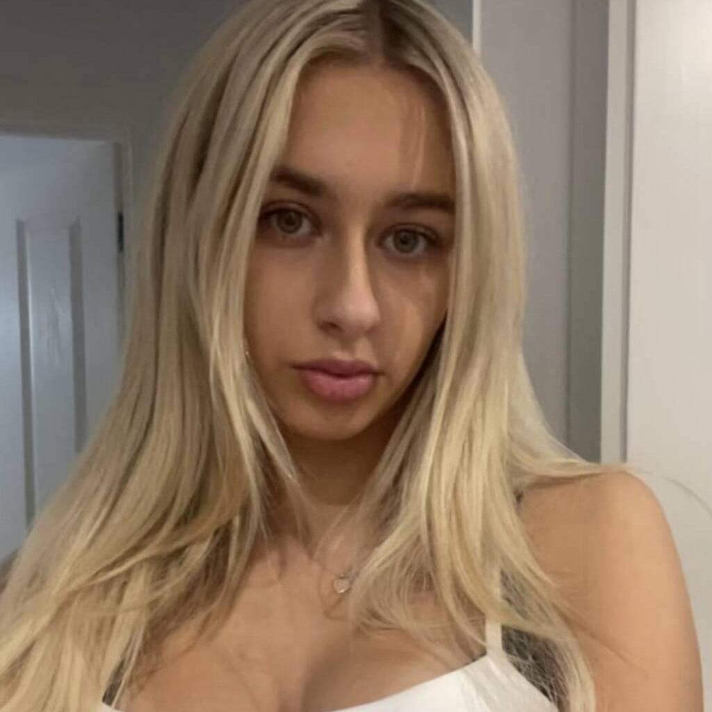 
                        Larissa
                     is Female Escorts. | Burlington | Ontario | Canada | escortsaffair.com 
