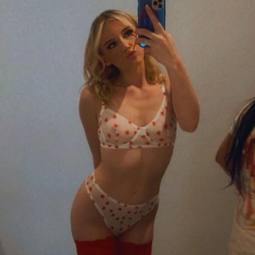 Laura is Female Escorts. | Hamilton | Ontario | Canada | escortsaffair.com 