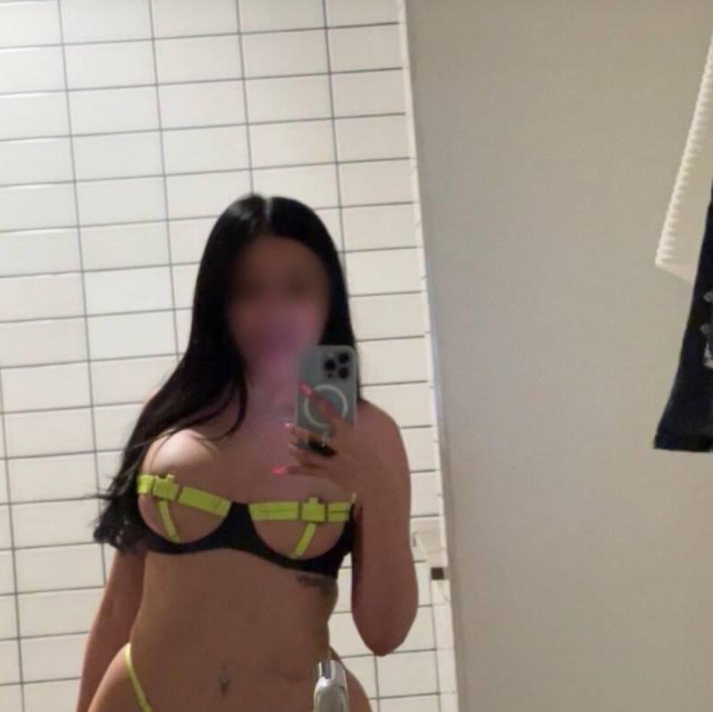 
                        Scarlet
                     is Female Escorts. | Abbotsford | British Columbia | Canada | escortsaffair.com 