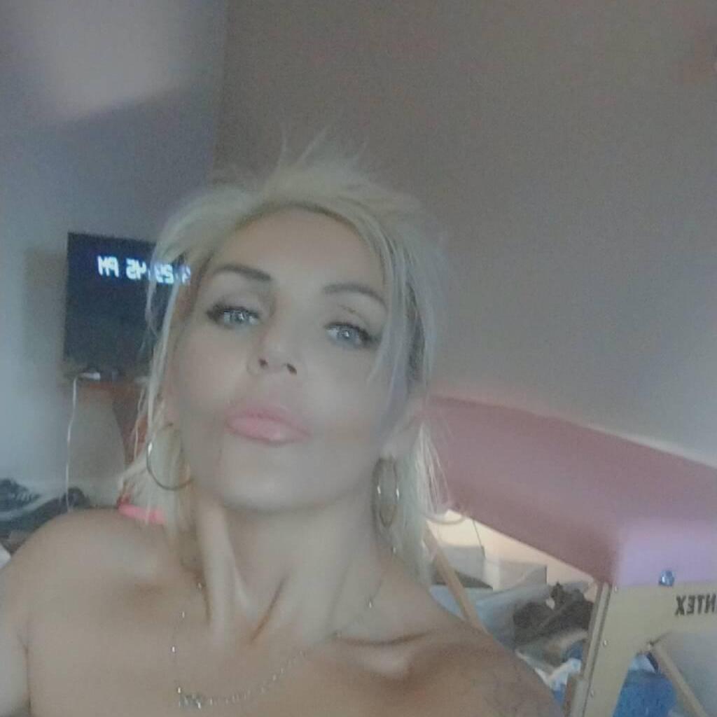 
                        Amber
                     is Female Escorts. | Abbotsford | British Columbia | Canada | escortsaffair.com 