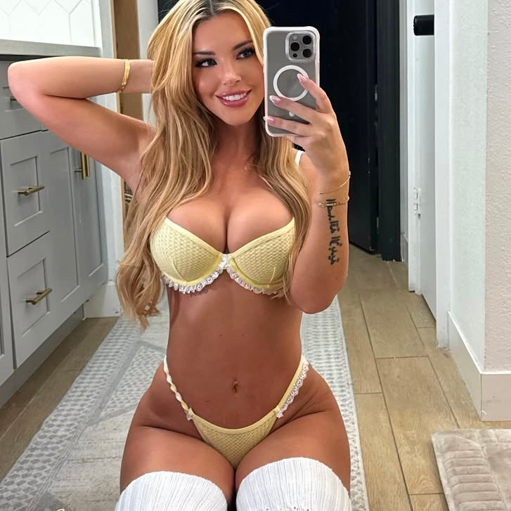 Lulu is Female Escorts. | Toronto | Ontario | Canada | escortsaffair.com 