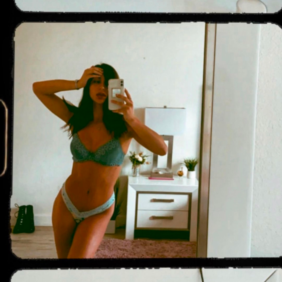 Holly is Female Escorts. | Minneapolis / St. Paul | Minnesota | United States | escortsaffair.com 