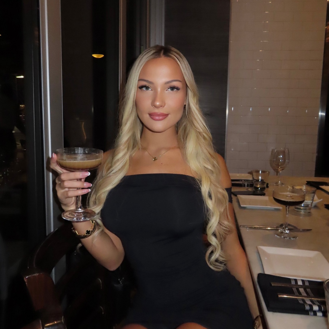 Betts is Female Escorts. | Long Beach | California | United States | escortsaffair.com 