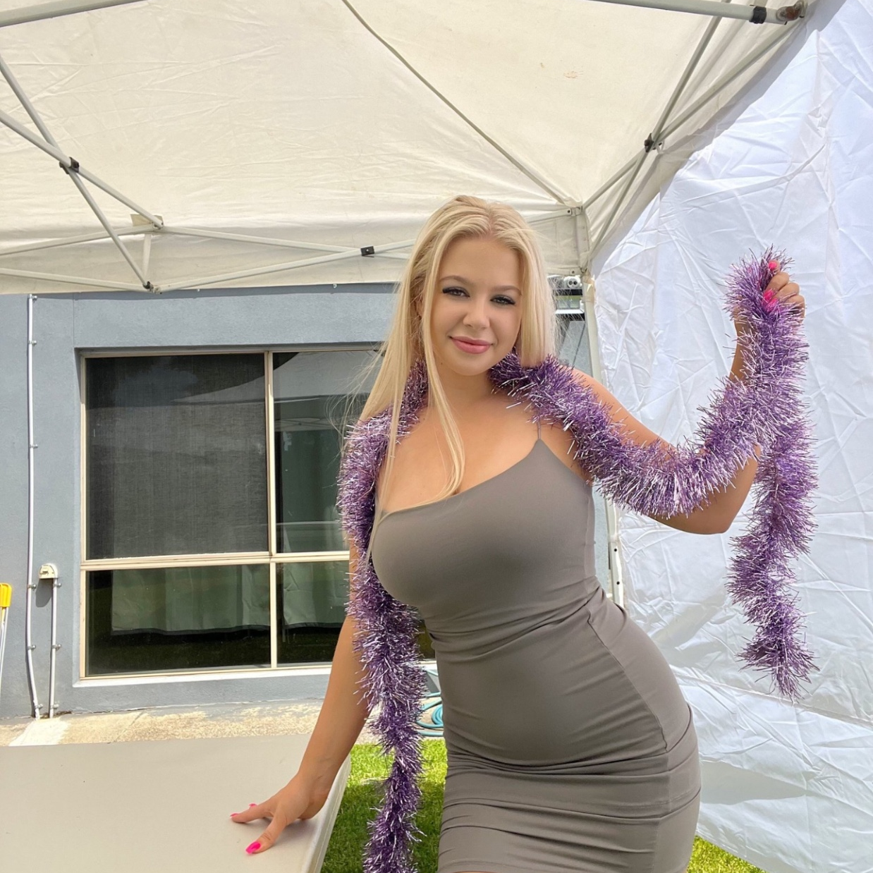 Scarlet is Female Escorts. | Calgary | Alberta | Canada | escortsaffair.com 