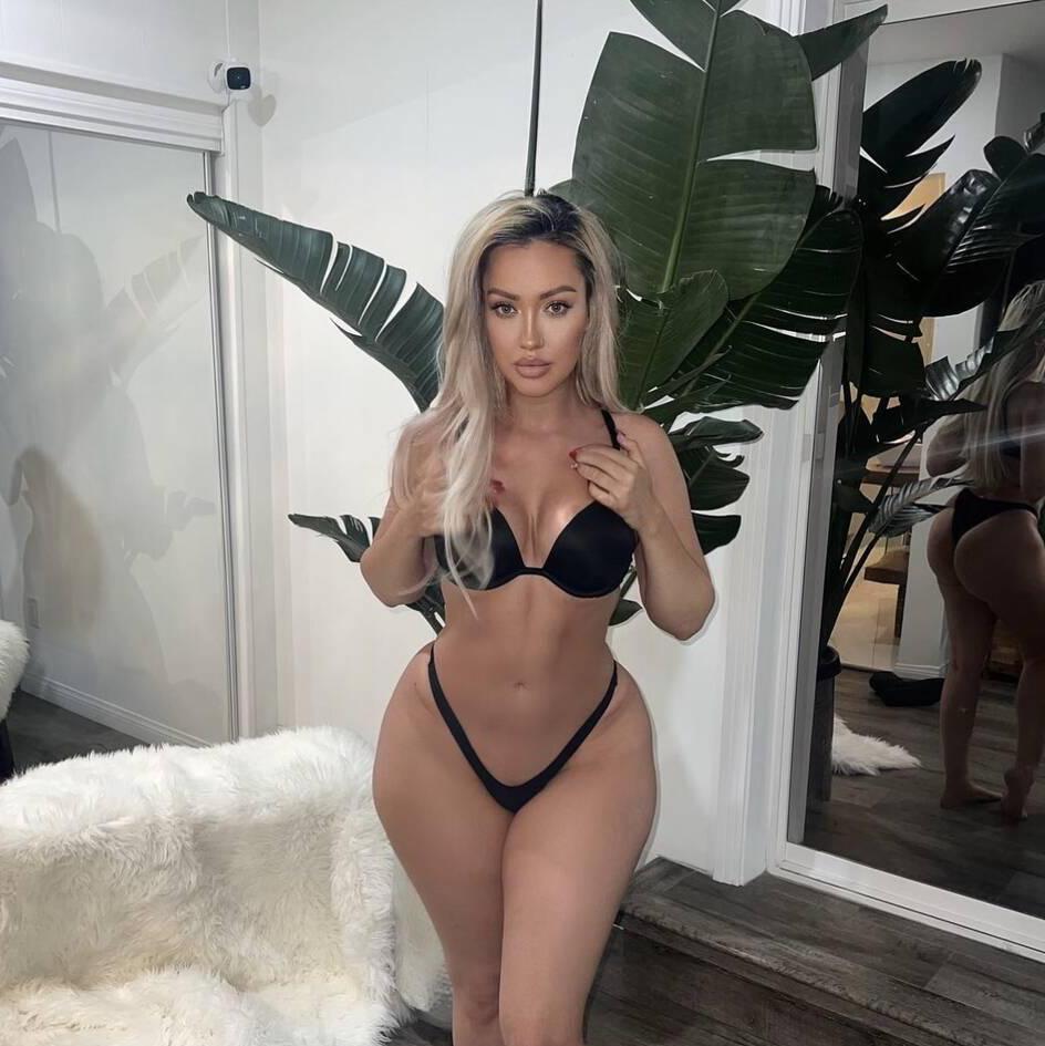 
                        Mackenzie
                     is Female Escorts. | Vaughan | Ontario | Canada | escortsaffair.com 