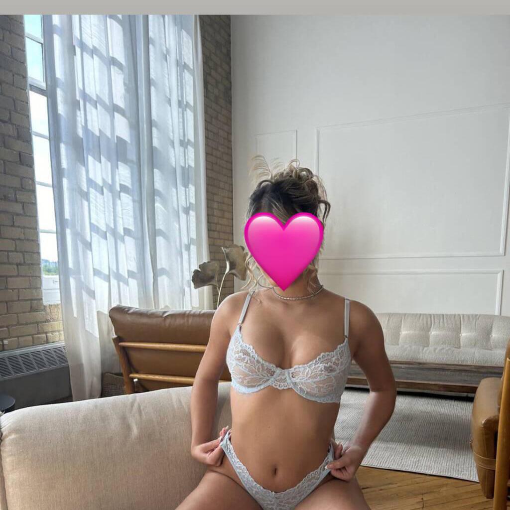 
                        Missy
                     is Female Escorts. | Kitchener | Ontario | Canada | escortsaffair.com 