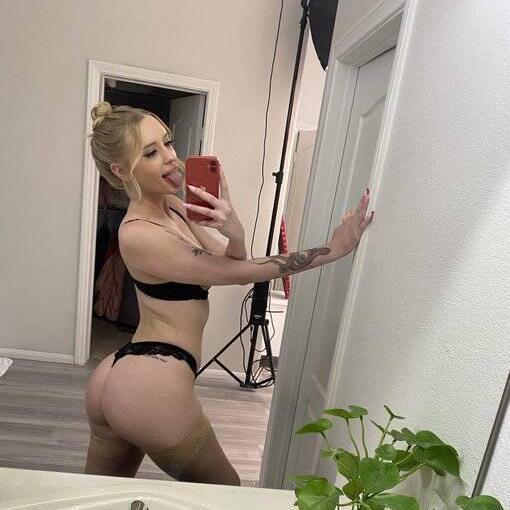 
                        Molly
                     is Female Escorts. | Comox Balley | British Columbia | Canada | escortsaffair.com 