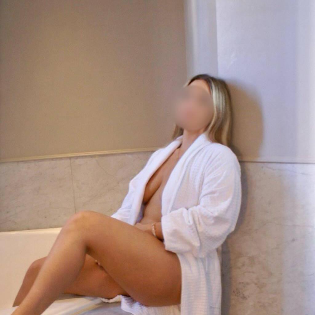 
                        Christina xo
                     is Female Escorts. | Winnipeg | Manitoba | Canada | escortsaffair.com 