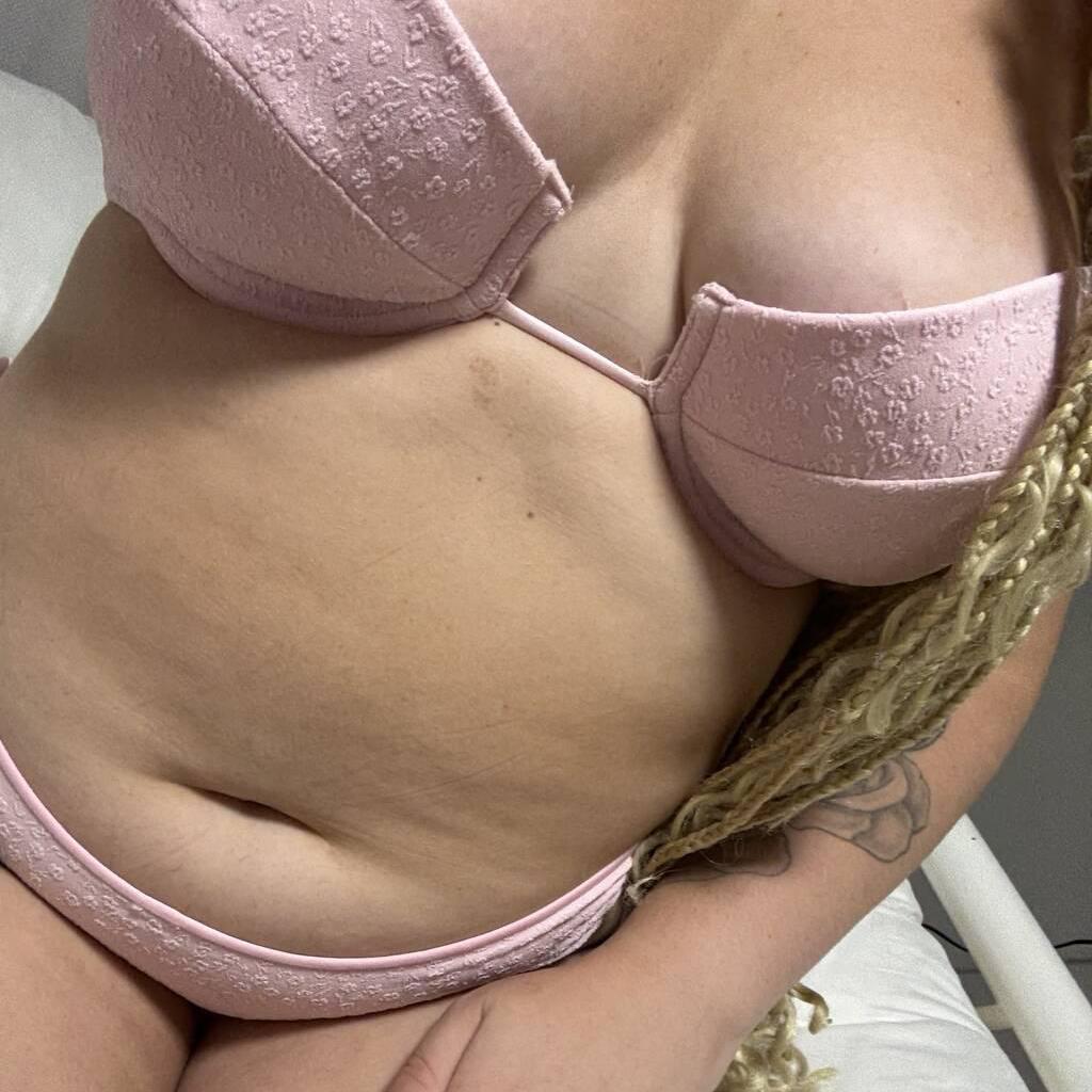 
                        Lia
                     is Female Escorts. | Niagara | Ontario | Canada | escortsaffair.com 