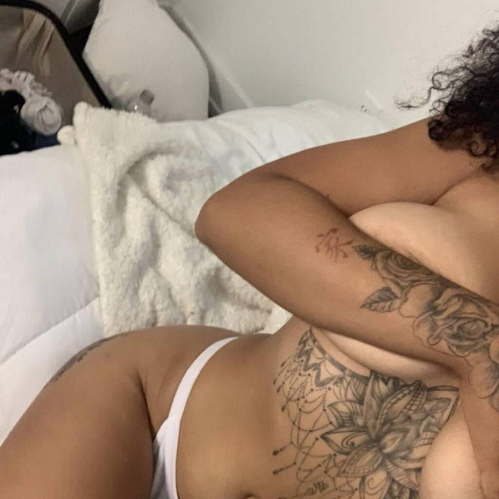 
                        Valentina
                     is Female Escorts. | Niagara | Ontario | Canada | escortsaffair.com 