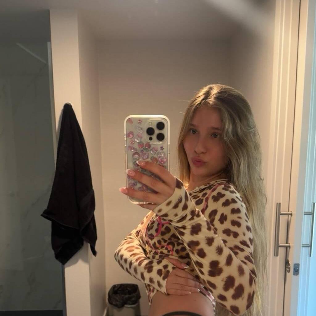 
                        Luna
                     is Female Escorts. | Quebec City | Quebec | Canada | escortsaffair.com 