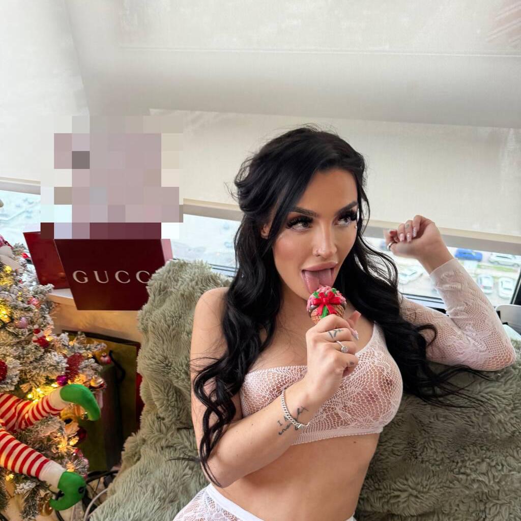 
                        Camilla
                     is Female Escorts. | Kelowna | British Columbia | Canada | escortsaffair.com 