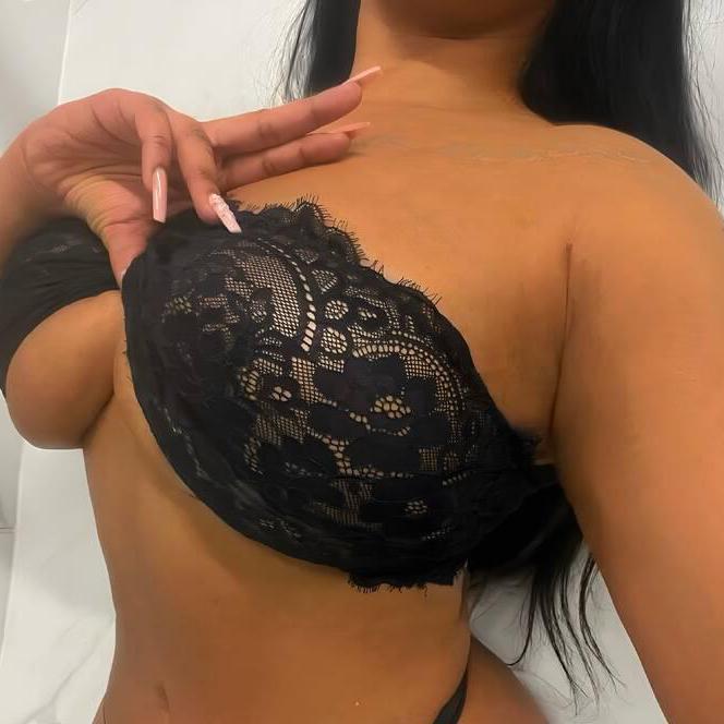 
                        Twitter Porshaabankss
                     is Female Escorts. | Edmonton | Alberta | Canada | escortsaffair.com 