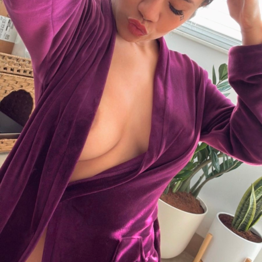 Emi is Female Escorts. | Ames | Iowa | United States | escortsaffair.com 