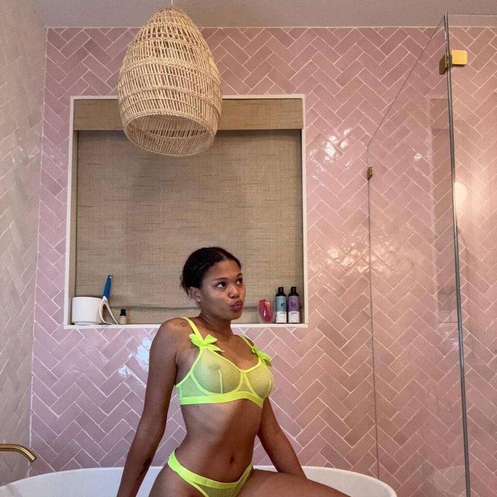 
                        Maude
                     is Female Escorts. | Red Deer | Alberta | Canada | escortsaffair.com 