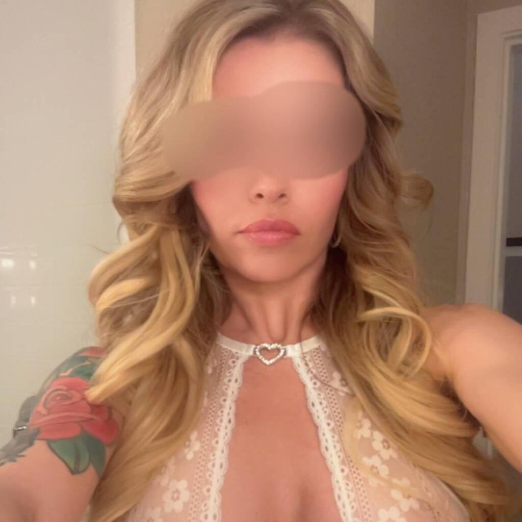 
                        Khloe
                     is Female Escorts. | Burlington | Ontario | Canada | escortsaffair.com 
