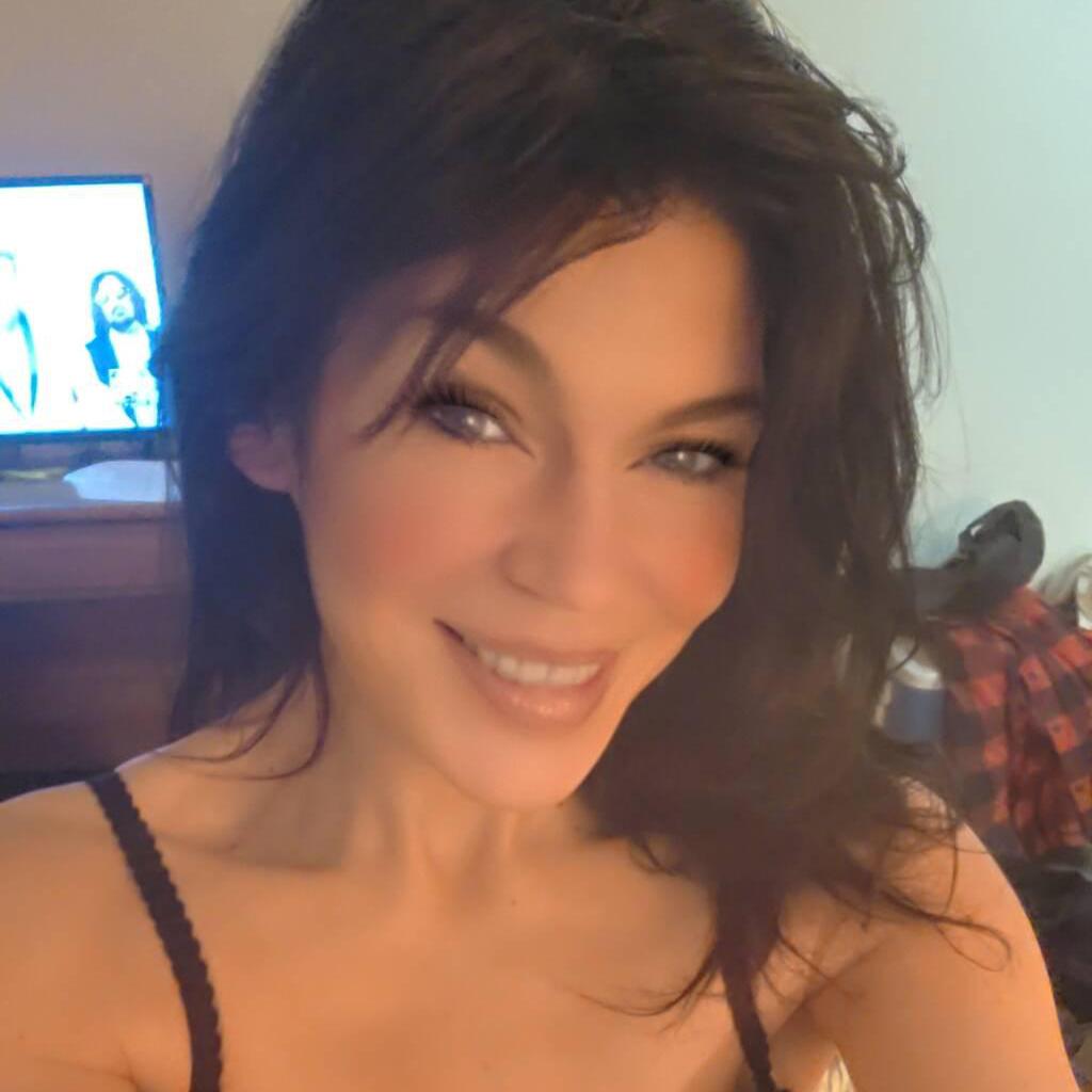 
                        Ember
                     is Female Escorts. | Medicine Hat | Alberta | Canada | escortsaffair.com 