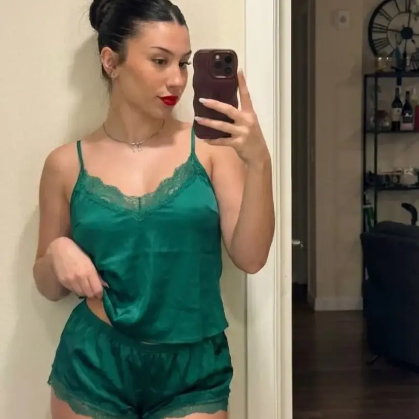 Laura Harris is Female Escorts. | Cambridge | Ontario | Canada | escortsaffair.com 