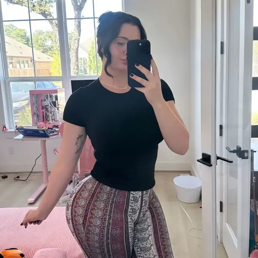 Sophie is Female Escorts. | Montreal | Quebec | Canada | escortsaffair.com 
