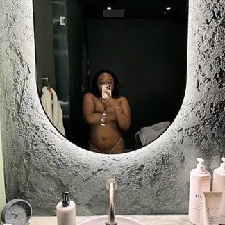 African American at 31 Knuckey st back door on Spain place is Female Escorts. | Darwin | Australia | Australia | escortsaffair.com 
