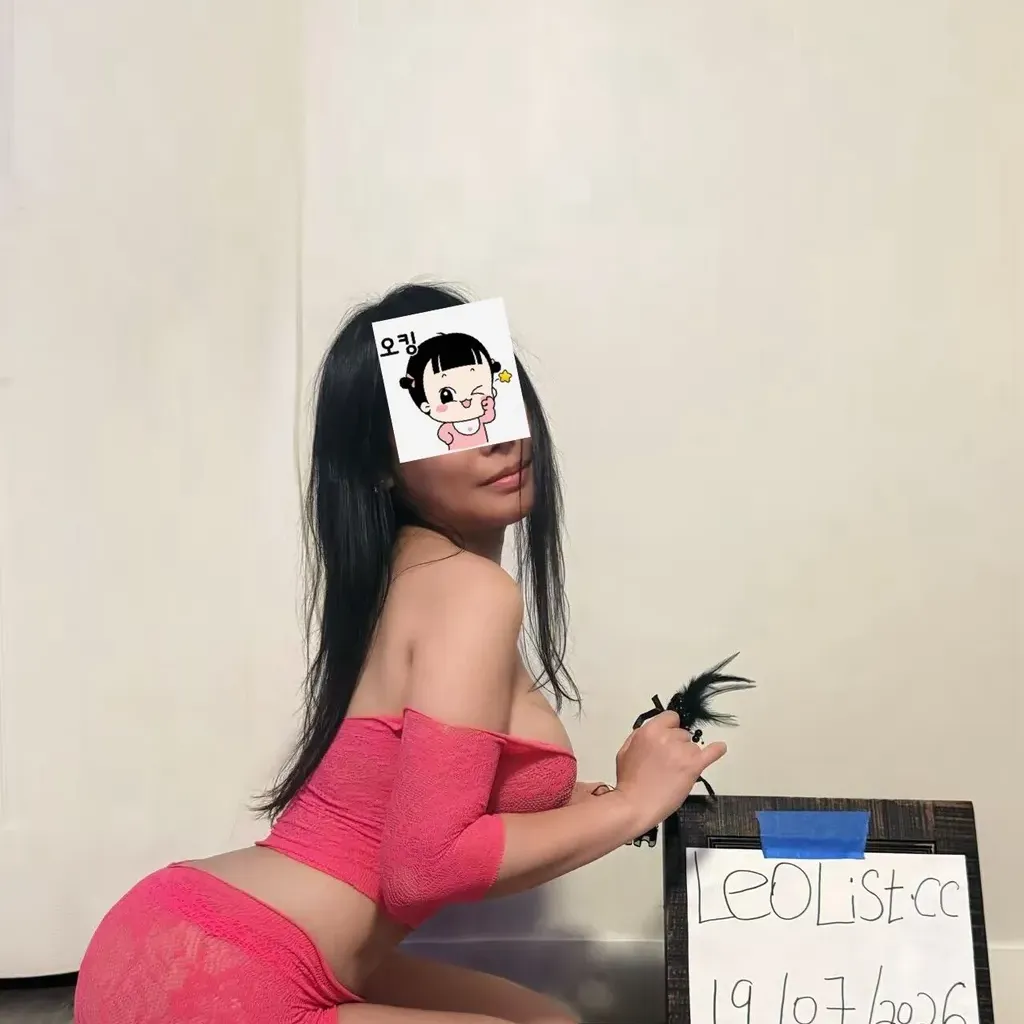 
                        Momo
                     is Female Escorts. | Vancouver | British Columbia | Canada | escortsaffair.com 