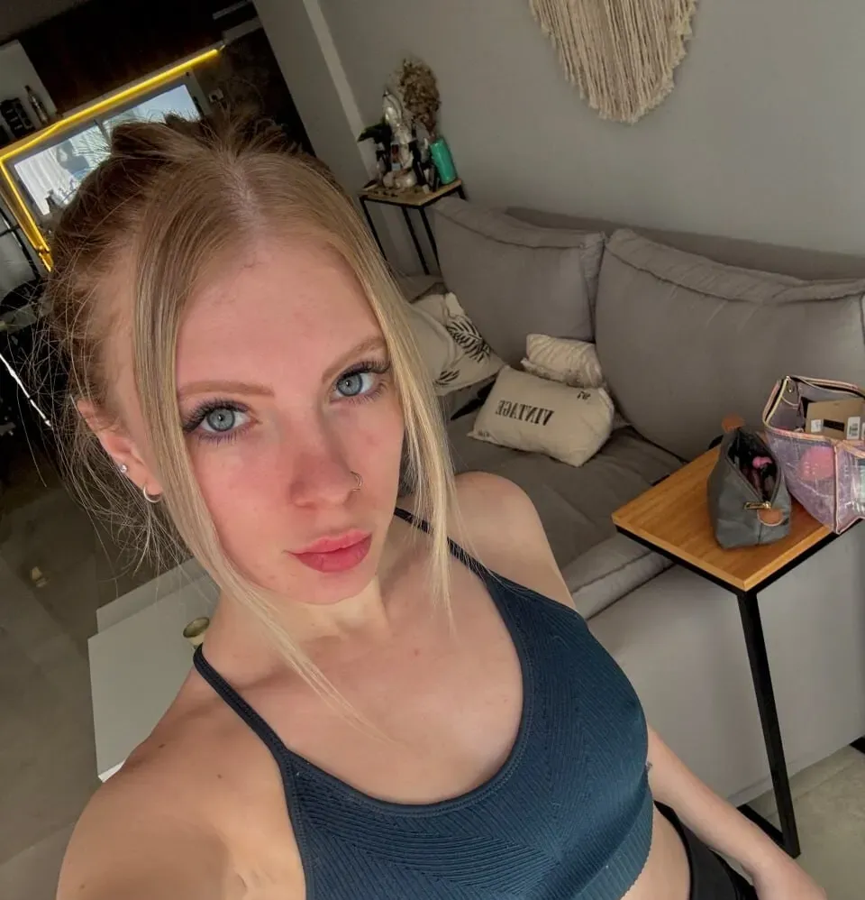 Student in search of sugar daddy arrangements profile image