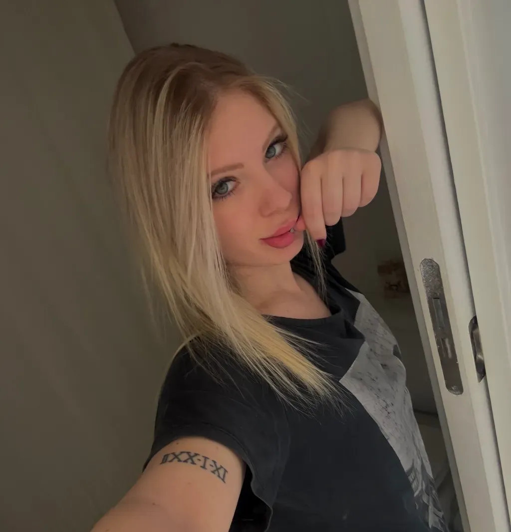 Student in search of sugar daddy arrangements profile image