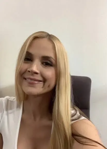 Sexy girl in town available for good pleasure profile image